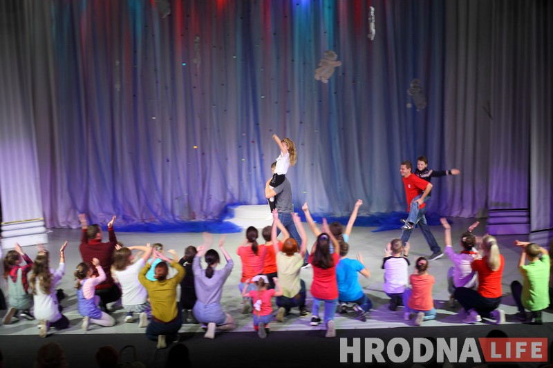 “Знаете, как я обрадовалась, когда им понесли цветы!” Оксана Пликус рассказала о работе самодеятельного театра «Турандот»