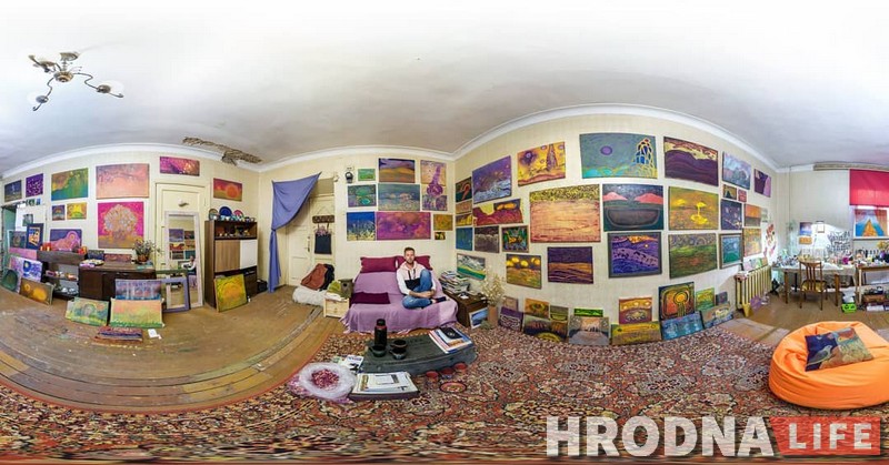 Мастацва на фоне дызайну. Выстава Ягора Коткіна адкрылася ў будаўнічай краме