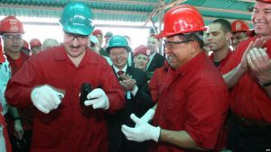 Дзе браць нафту, калі не ў Расеі, і колькі страчвае Беларусь ад прыпыненьня паставак? Тлумачым разам з экспэртам