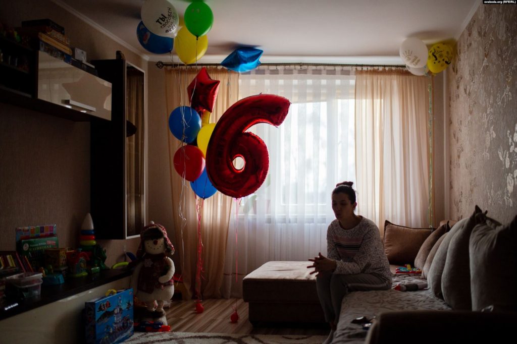 «Але ж я ў гэтым не вінаваты». Маленькі Міша, зь якім бацька хаваўся ў Расеі, вярнуўся дадому