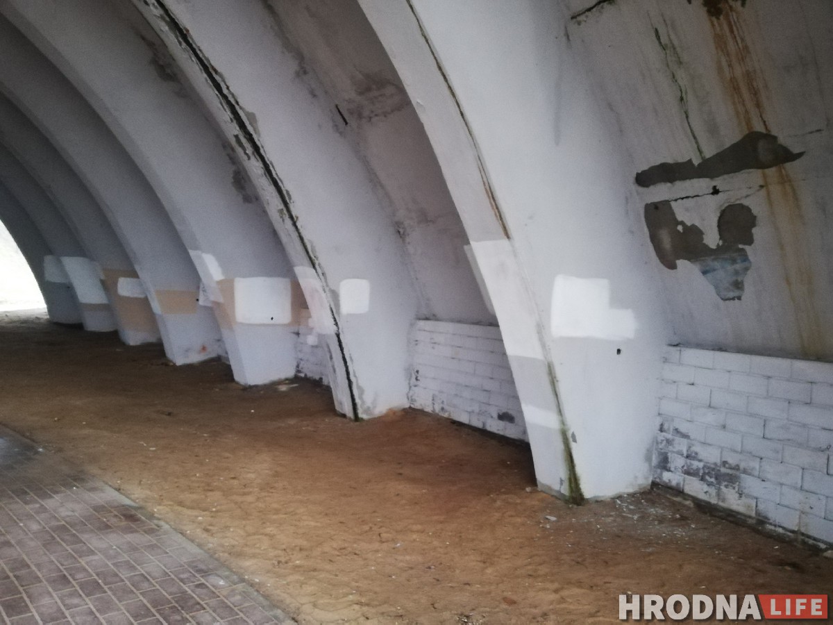 "Здесь был Витя". Что гродненцы писали на стенах 100 лет назад и что пишут сейчас