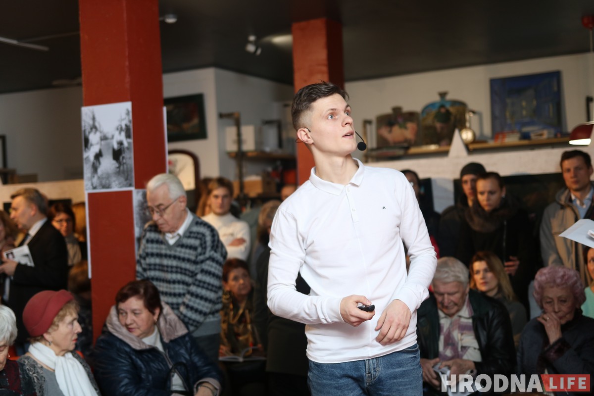 “Хто нас, пенсіянераў, ведаў? А ён зрабіў нас героямі”. У Гродне прадставілі новую кнігу Руслана Кулевіча “Хто нас, пенсіянераў, ведаў? А ён зрабіў нас героямі”. У Гродне прадставілі новую кнігу Руслана Кулевіча