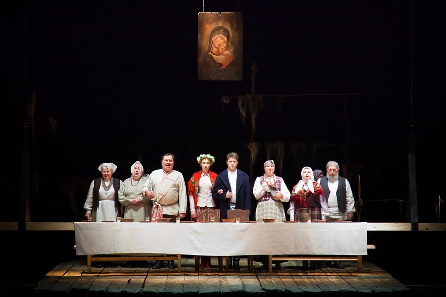 «Людзі на балоце» і «Вечар» у прамым эфіры: працягваюцца анлайн-трансляцыі з Купалаўскага тэатра