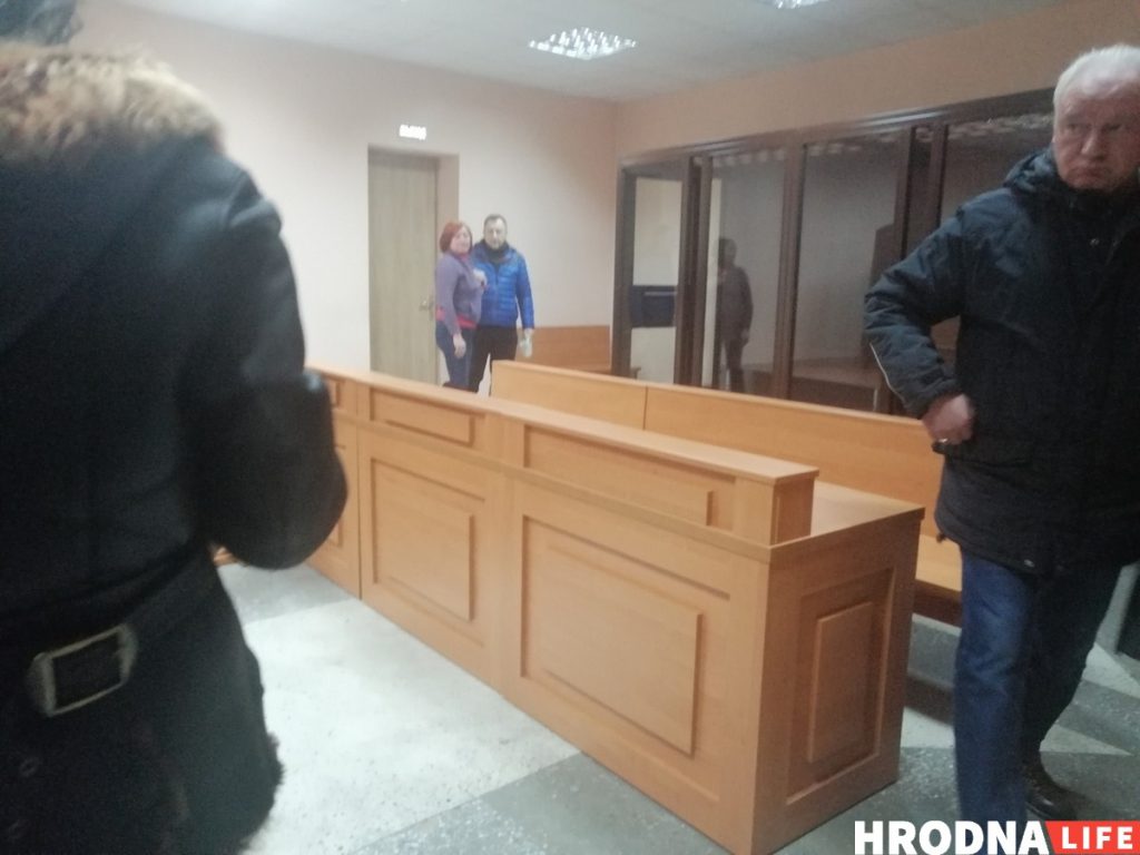 “Вызваліць, бо інвалід”. Мужчыну, што 2 месяцы хаваўся з сынам у Расіі, не пакараюць за збіццё жонкі