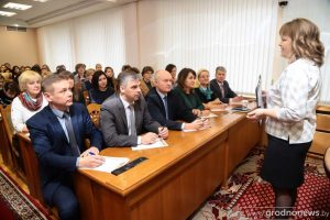 У Гродзенскім аблвыканкаме чыноўнікі пісалі беларускамоўную дыктоўку У Гродзенскім аблвыканкаме чыноўнікі пісалі беларускамоўную дыктоўку