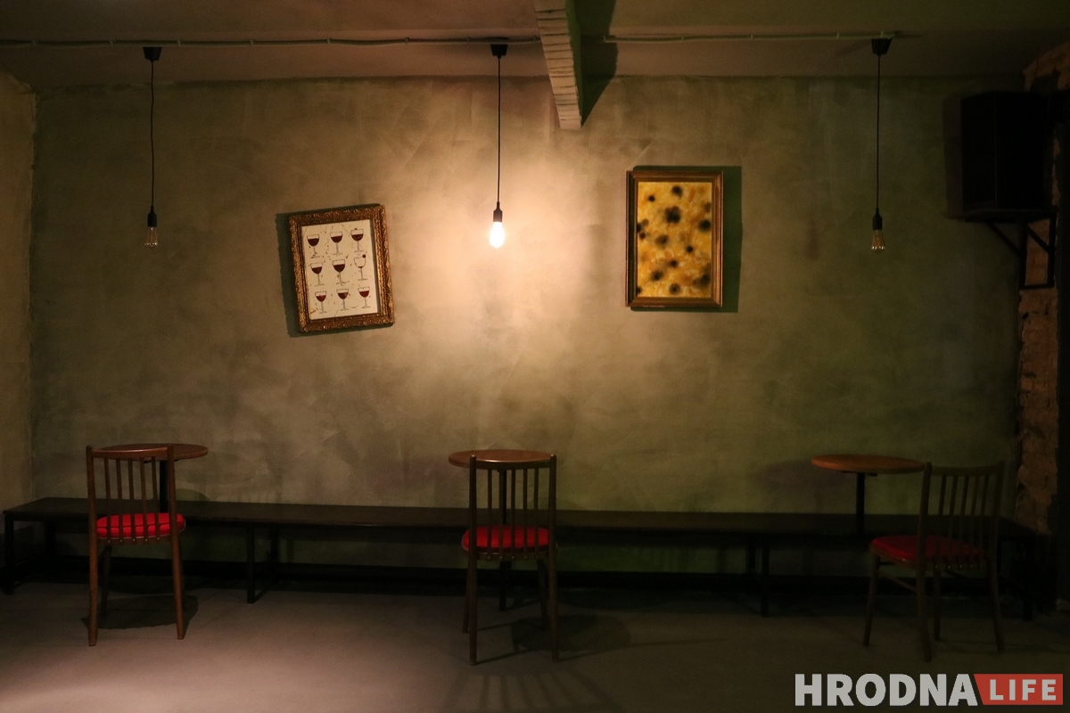 У падвале на Маставой адкрыўся бар "Трэцяе месца" з галерэяй новага фармату У падвале на Маставой адкрыўся бар "Трэцяе месца" з галерэяй новага фармату