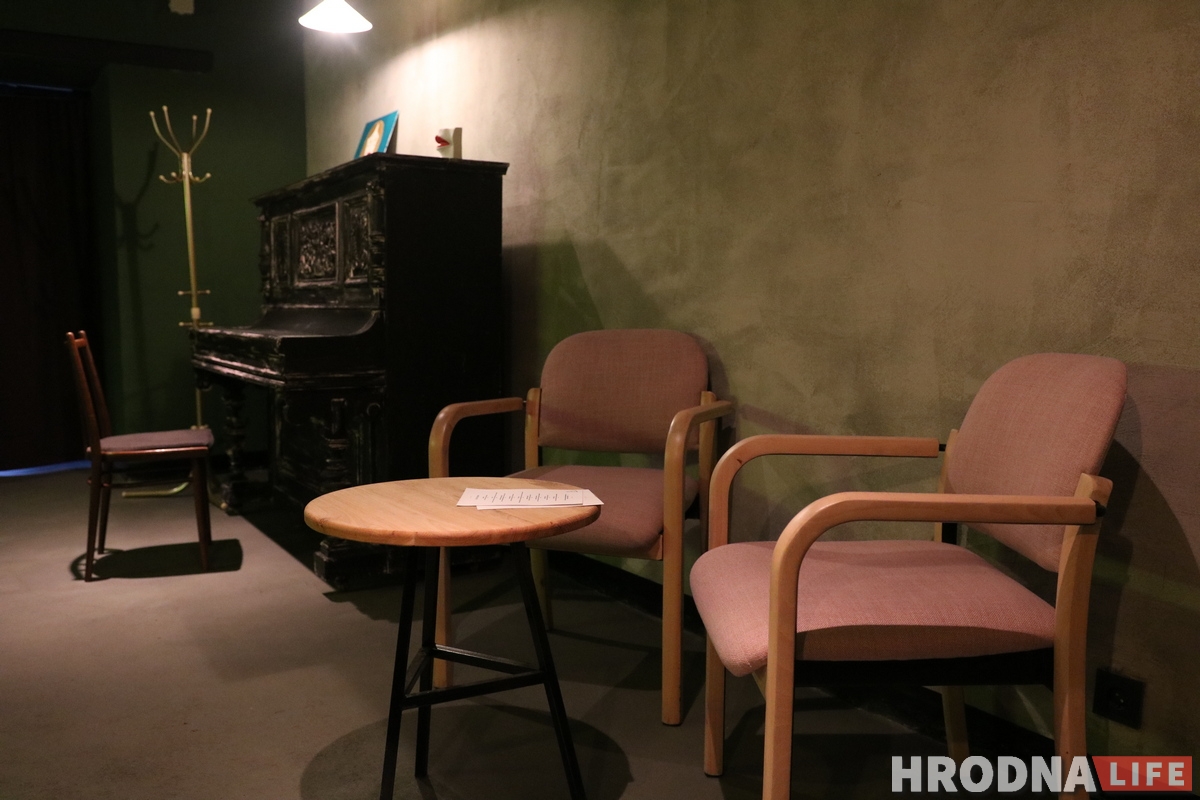 У падвале на Маставой адкрыўся бар "Трэцяе месца" з галерэяй новага фармату У падвале на Маставой адкрыўся бар "Трэцяе месца" з галерэяй новага фармату