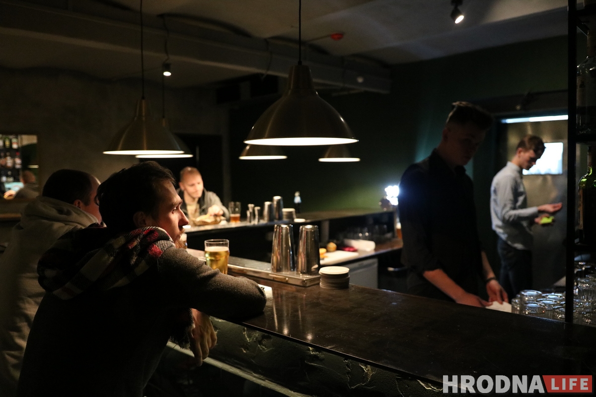 У падвале на Маставой адкрыўся бар "Трэцяе месца" з галерэяй новага фармату У падвале на Маставой адкрыўся бар "Трэцяе месца" з галерэяй новага фармату