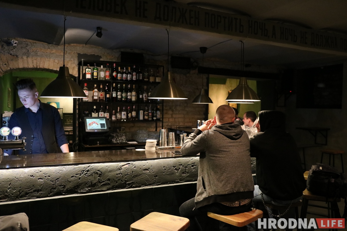 У падвале на Маставой адкрыўся бар "Трэцяе месца" з галерэяй новага фармату У падвале на Маставой адкрыўся бар "Трэцяе месца" з галерэяй новага фармату