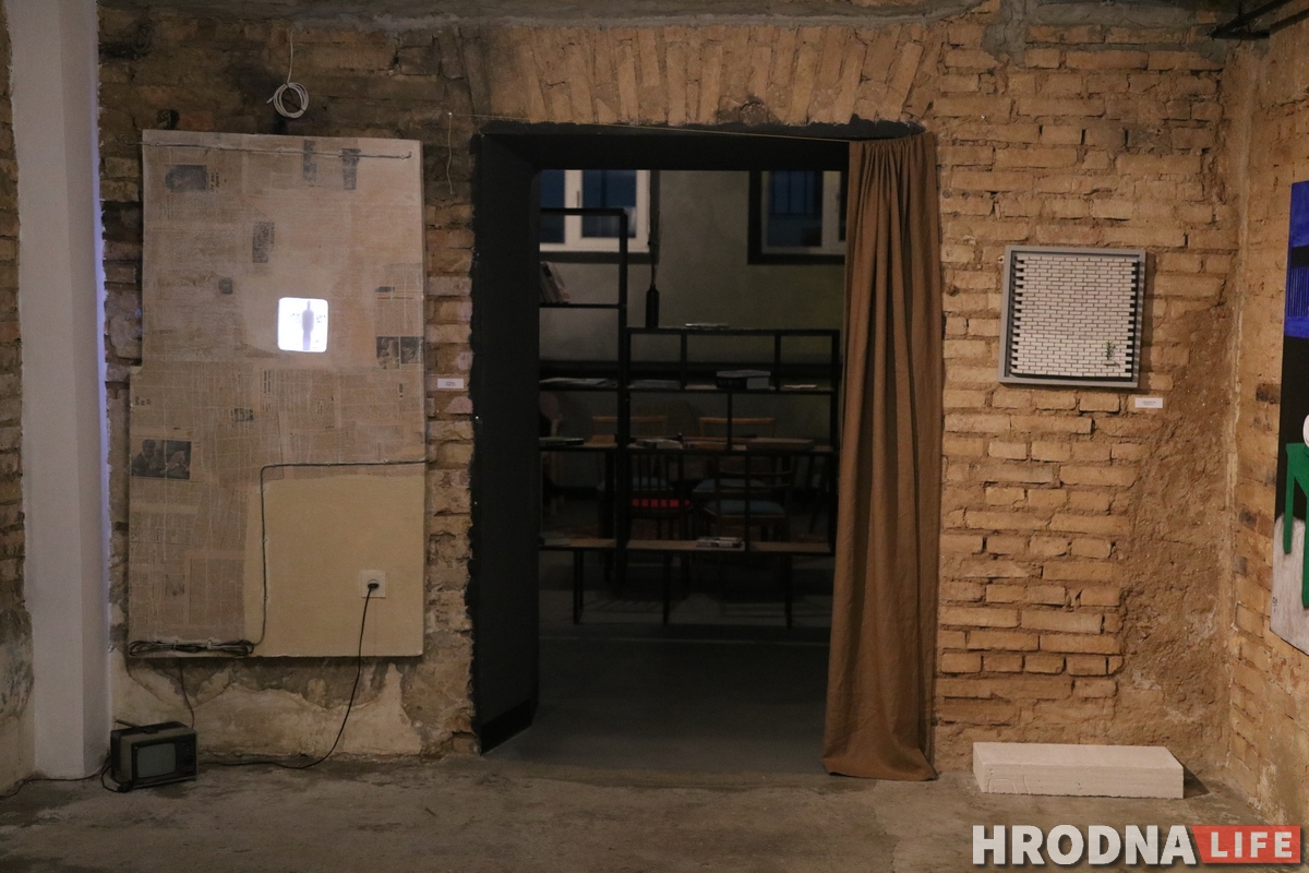 У падвале на Маставой адкрыўся бар "Трэцяе месца" з галерэяй новага фармату У падвале на Маставой адкрыўся бар "Трэцяе месца" з галерэяй новага фармату