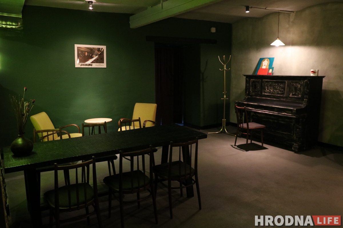 У падвале на Маставой адкрыўся бар "Трэцяе месца" з галерэяй новага фармату У падвале на Маставой адкрыўся бар "Трэцяе месца" з галерэяй новага фармату