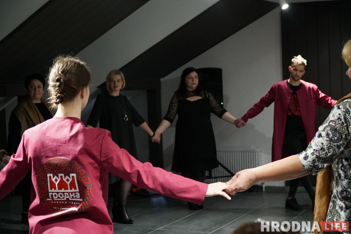 Перформанс, музыка і дэфіле. Дзіцячы хоспіс робіць дабрачыннасць модным трэндам Гродна Перформанс, музыка і дэфіле. Дзіцячы хоспіс робіць дабрачыннасць модным трэндам Гродна