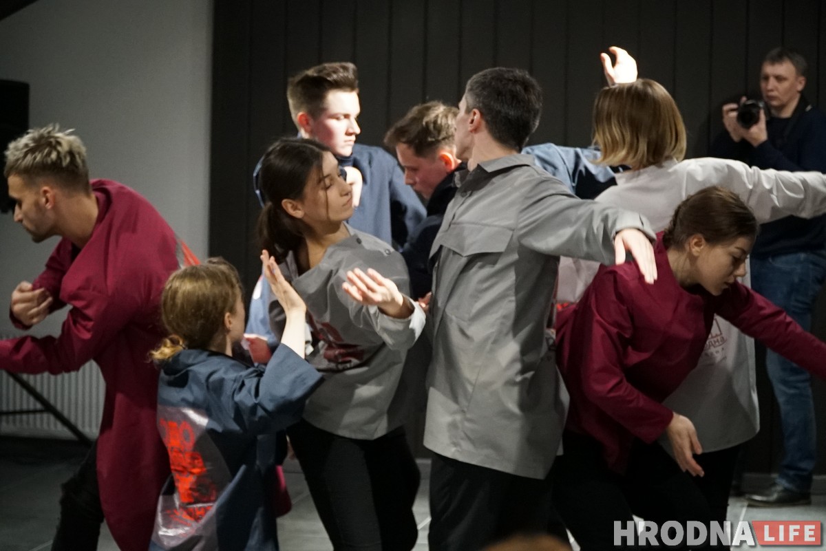 Перформанс, музыка і дэфіле. Дзіцячы хоспіс робіць дабрачыннасць модным трэндам Гродна Перформанс, музыка і дэфіле. Дзіцячы хоспіс робіць дабрачыннасць модным трэндам Гродна