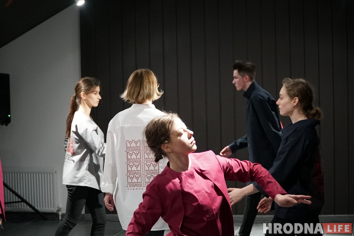 Перформанс, музыка і дэфіле. Дзіцячы хоспіс робіць дабрачыннасць модным трэндам Гродна Перформанс, музыка і дэфіле. Дзіцячы хоспіс робіць дабрачыннасць модным трэндам Гродна