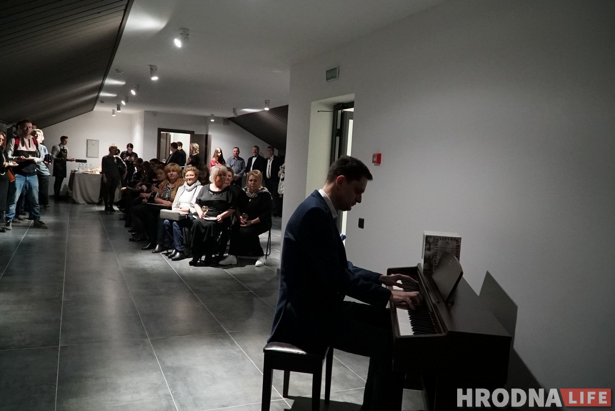 Перформанс, музыка і дэфіле. Дзіцячы хоспіс робіць дабрачыннасць модным трэндам Гродна Перформанс, музыка і дэфіле. Дзіцячы хоспіс робіць дабрачыннасць модным трэндам Гродна