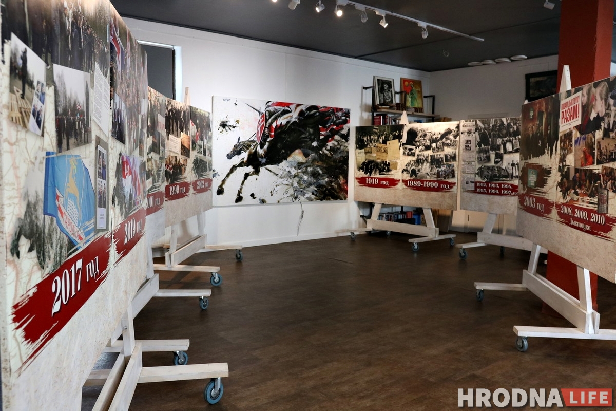 Как гродненцы праздновали День Воли в прошлом: выставка старых фото открылась в "Центре"