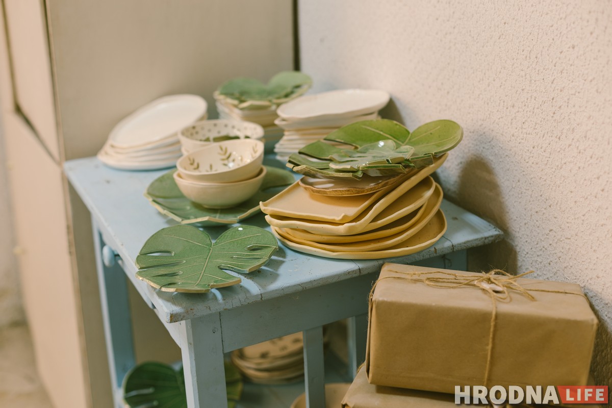 «Променяла белый халат на грязь». Гродненка ушла из медицины, чтобы лепить глиняную посуду