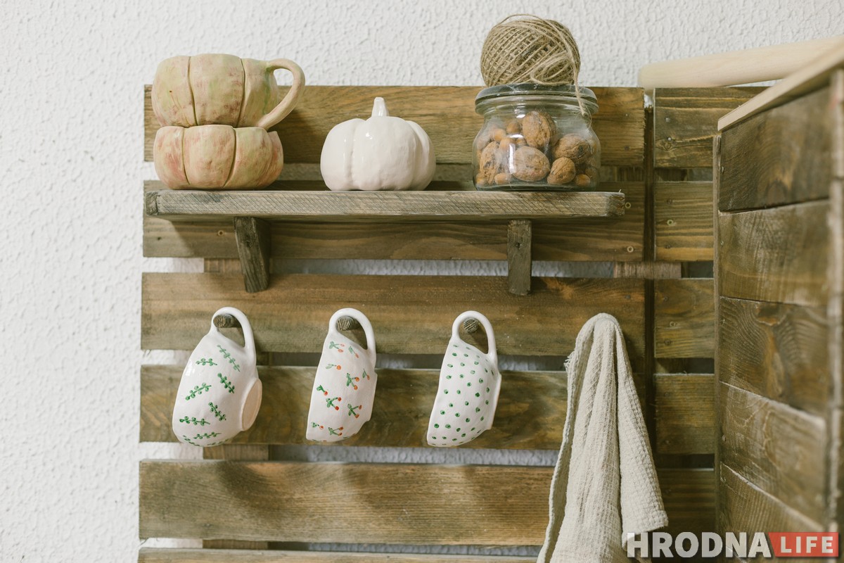 «Променяла белый халат на грязь». Гродненка ушла из медицины, чтобы лепить глиняную посуду