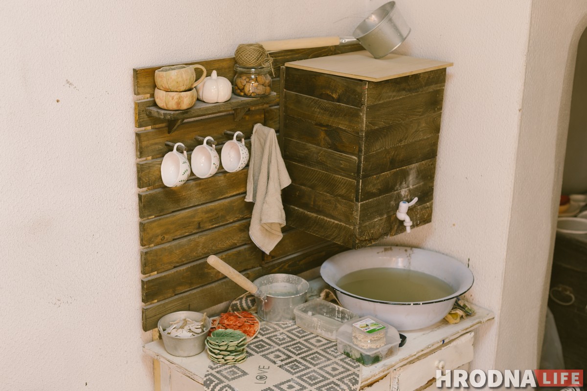 «Променяла белый халат на грязь». Гродненка ушла из медицины, чтобы лепить глиняную посуду