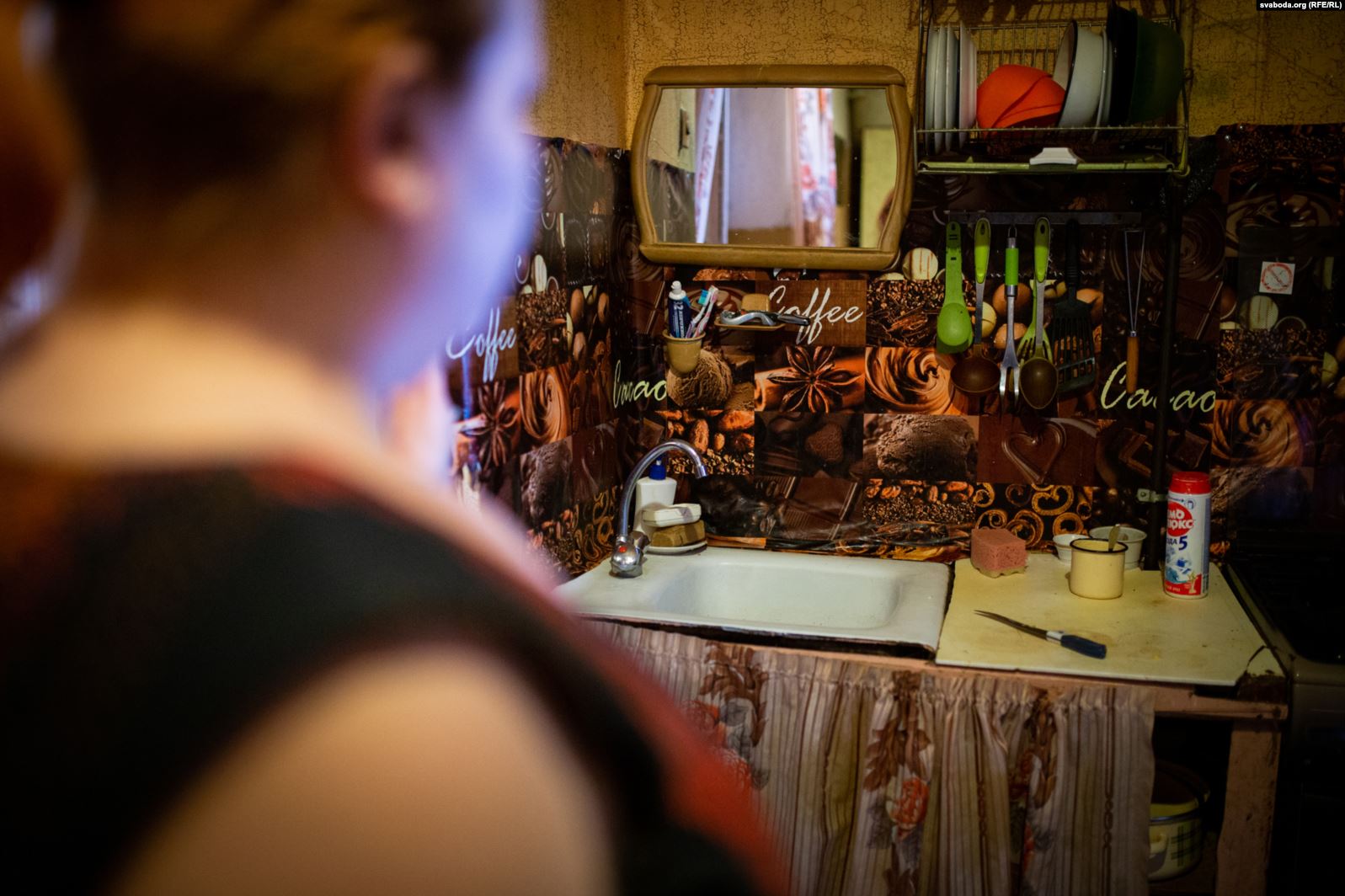 Кухня, вітальня і «ванна» ў адным пакоі. Як у цэнтры Гродна жывуць у кватэрах без прыбіральні