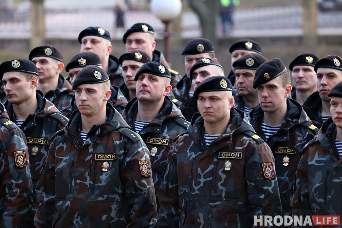 Гродзенская міліцыя з песнямі прайшла па вуліцах горада Гродзенская міліцыя з песнямі прайшла па вуліцах горада