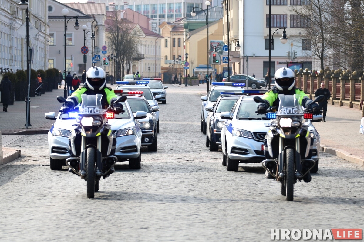 Гродзенская міліцыя з песнямі прайшла па вуліцах горада Гродзенская міліцыя з песнямі прайшла па вуліцах горада