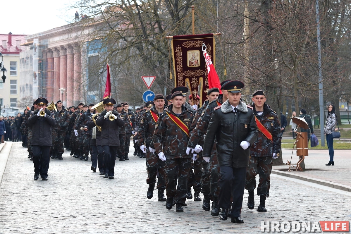 Гродзенская міліцыя з песнямі прайшла па вуліцах горада Гродзенская міліцыя з песнямі прайшла па вуліцах горада
