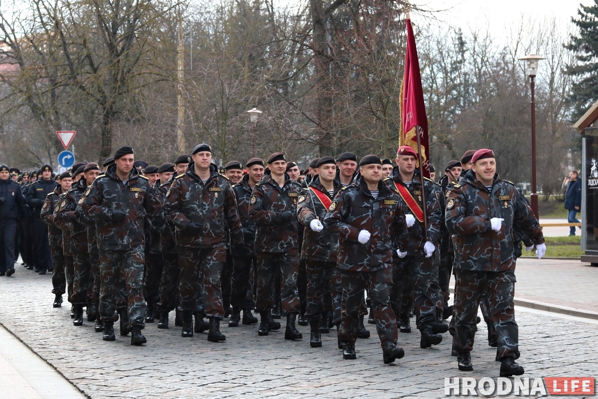 Гродзенская міліцыя з песнямі прайшла па вуліцах горада Гродзенская міліцыя з песнямі прайшла па вуліцах горада