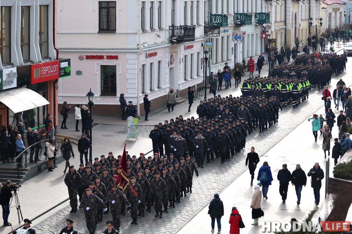 Гродзенская міліцыя з песнямі прайшла па вуліцах горада Гродзенская міліцыя з песнямі прайшла па вуліцах горада
