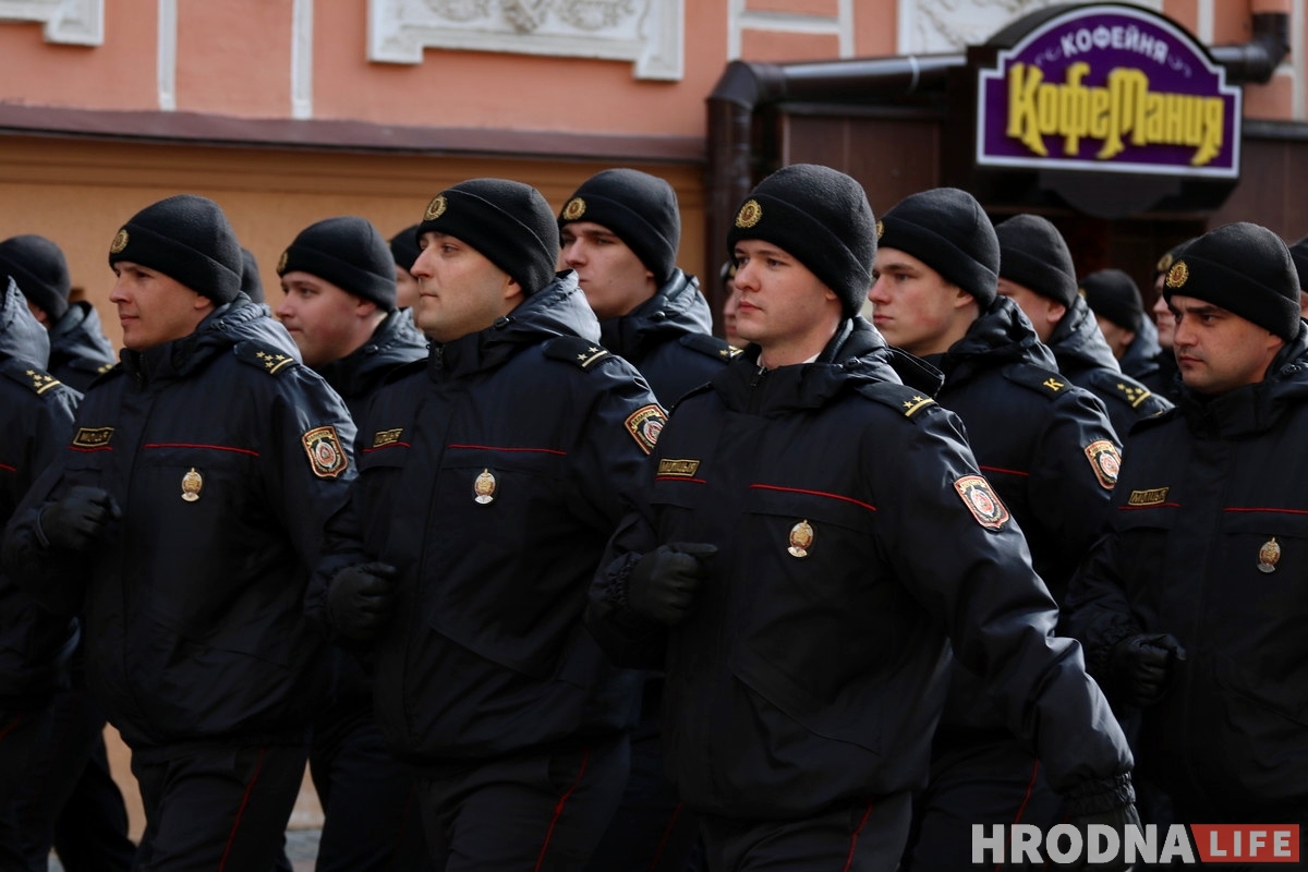 Гродзенская міліцыя з песнямі прайшла па вуліцах горада Гродзенская міліцыя з песнямі прайшла па вуліцах горада