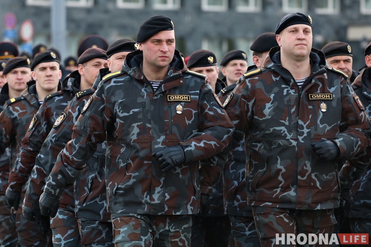 Гродзенская міліцыя з песнямі прайшла па вуліцах горада Гродзенская міліцыя з песнямі прайшла па вуліцах горада