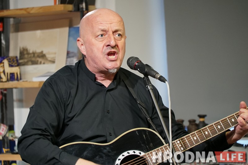 У Гародні дождж (зачеркнуто) коронавірус. Виктор Шалкевич дал концерт онлайн