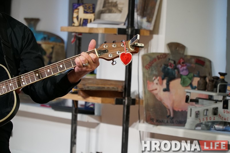 У Гародні дождж (закрэслена) каранавірус. Віктар Шалкевіч даў канцэрт анлайн У Гародні дождж (закрэслена) каранавірус. Віктар Шалкевіч даў канцэрт анлайн