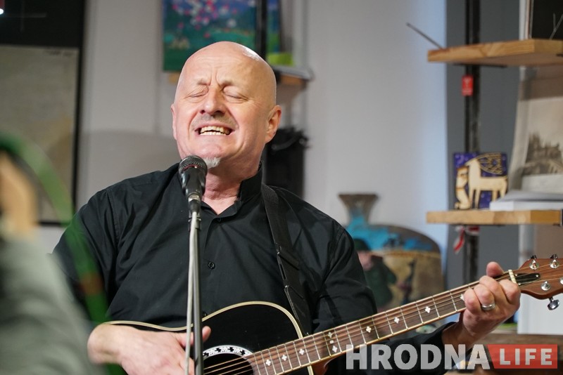 У Гародні дождж (закрэслена) каранавірус. Віктар Шалкевіч даў канцэрт анлайн Віктар Шалкевіч