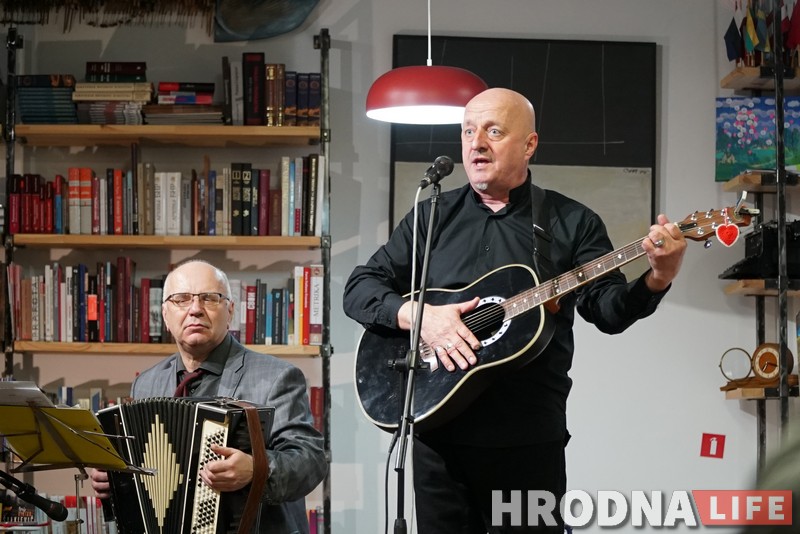 У Гародні дождж (закрэслена) каранавірус. Віктар Шалкевіч даў канцэрт анлайн У Гародні дождж (закрэслена) каранавірус. Віктар Шалкевіч даў канцэрт анлайн