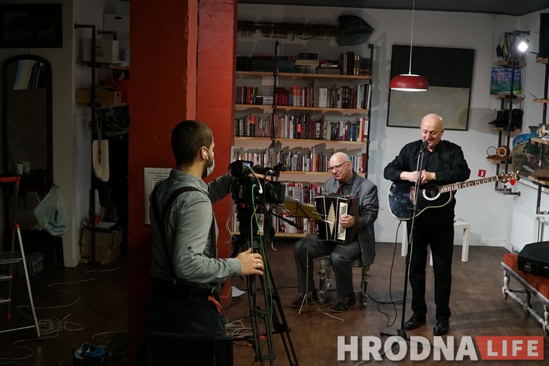 У Гародні дождж (закрэслена) каранавірус. Віктар Шалкевіч даў канцэрт анлайн У Гародні дождж (закрэслена) каранавірус. Віктар Шалкевіч даў канцэрт анлайн