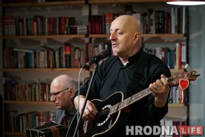 У Гародні дождж (закрэслена) каранавірус. Віктар Шалкевіч даў канцэрт анлайн У Гародні дождж (закрэслена) каранавірус. Віктар Шалкевіч даў канцэрт анлайн