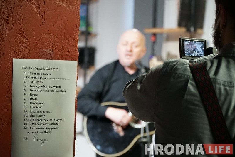 У Гародні дождж (зачеркнуто) коронавірус. Виктор Шалкевич дал концерт онлайн