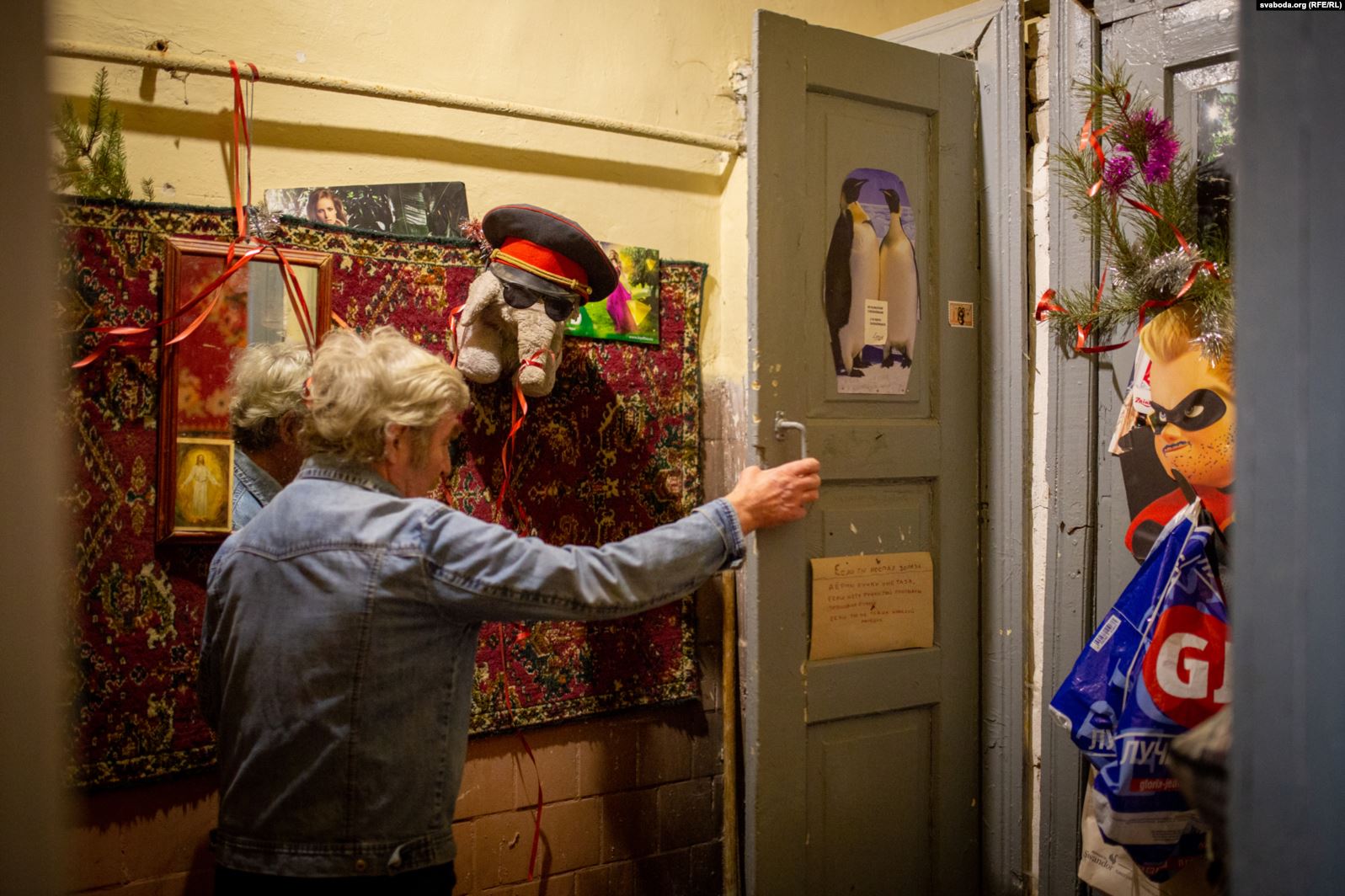 Кухня, вітальня і «ванна» ў адным пакоі. Як у цэнтры Гродна жывуць у кватэрах без прыбіральні