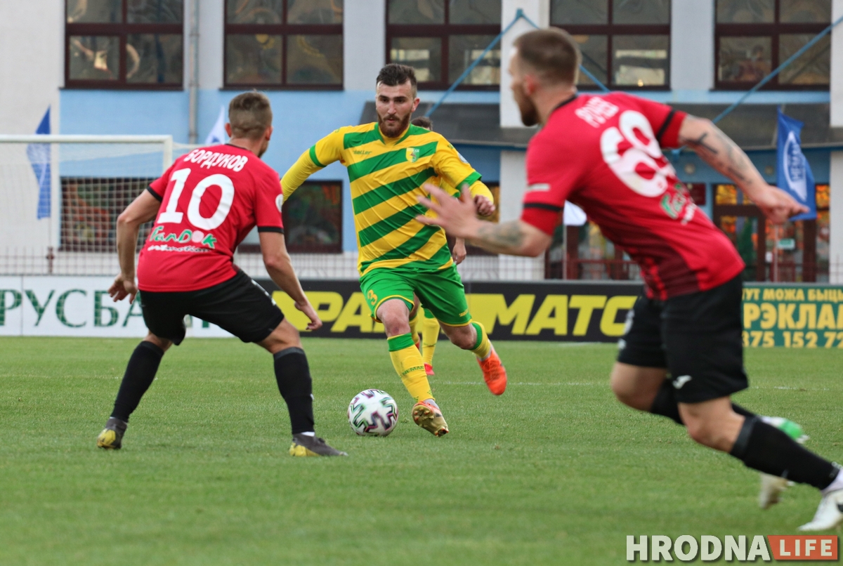 Нічыя з "Белшынай" і амаль пустыя трыбуны (ФОТА) Нічыя з "Белшынай" і амаль пустыя трыбуны (ФОТА)