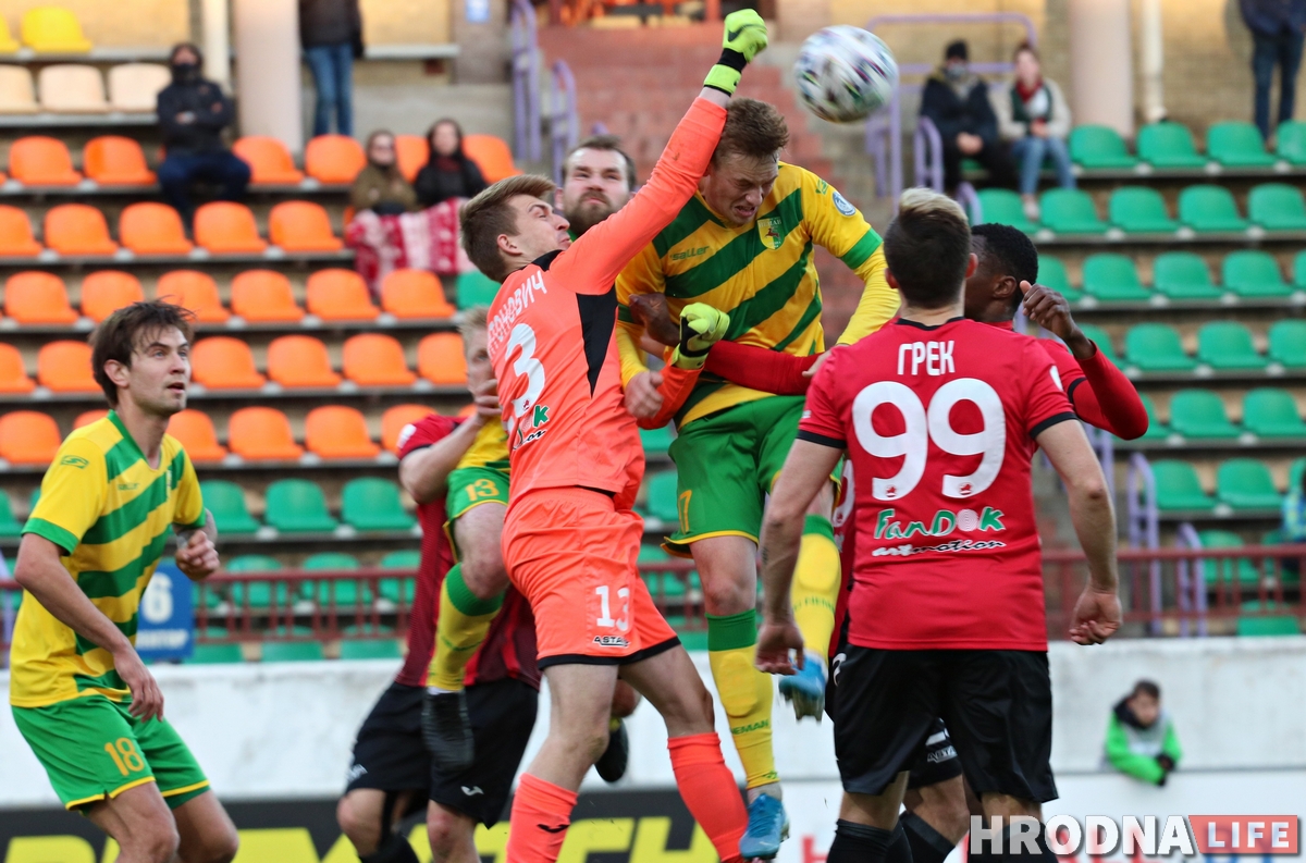 Нічыя з "Белшынай" і амаль пустыя трыбуны (ФОТА) Нічыя з "Белшынай" і амаль пустыя трыбуны (ФОТА)