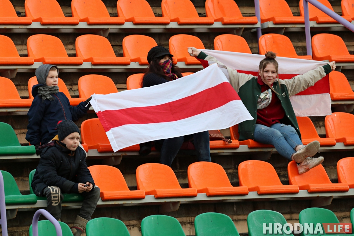 Нічыя з "Белшынай" і амаль пустыя трыбуны (ФОТА) Нічыя з "Белшынай" і амаль пустыя трыбуны (ФОТА)