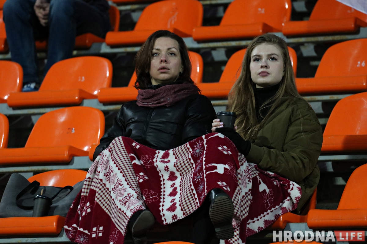 Нічыя з "Белшынай" і амаль пустыя трыбуны (ФОТА) Нічыя з "Белшынай" і амаль пустыя трыбуны (ФОТА)