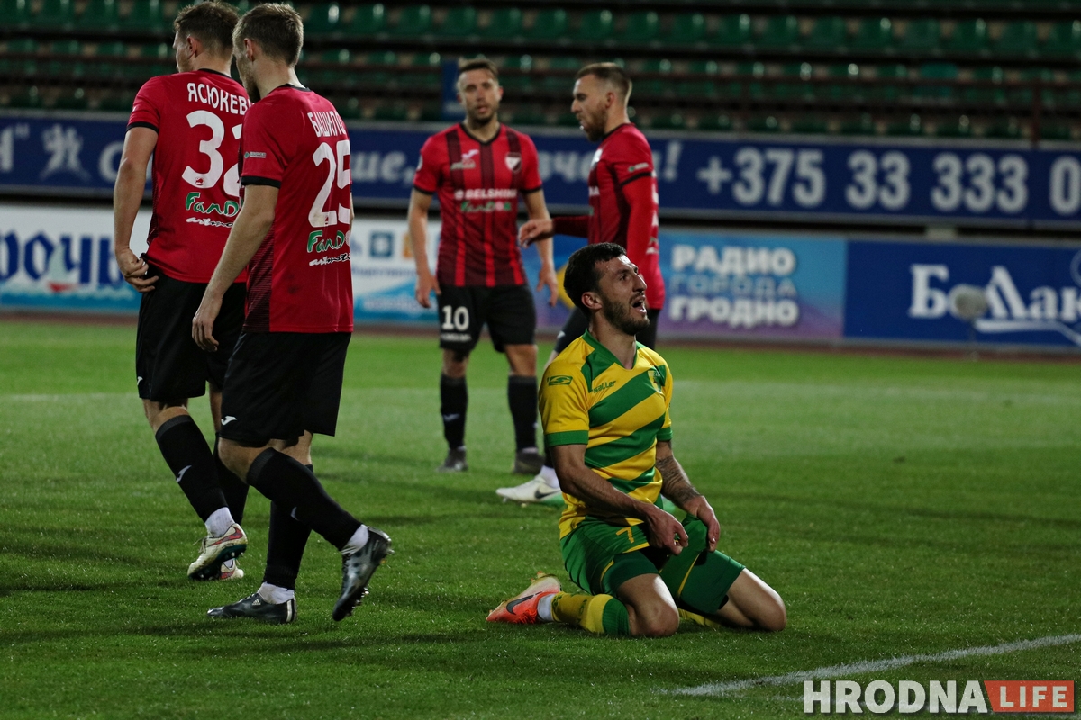 Нічыя з "Белшынай" і амаль пустыя трыбуны (ФОТА) Нічыя з "Белшынай" і амаль пустыя трыбуны (ФОТА)