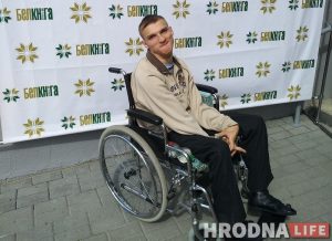 Напісаў 5 кніг і знайшоў 1000 сяброў. Гісторыя Максіма, які правёў у ізаляцыі 25 гадоў Напісаў 5 кніг і знайшоў 1000 сяброў. Гісторыя Максіма, які правёў у ізаляцыі 25 гадоў