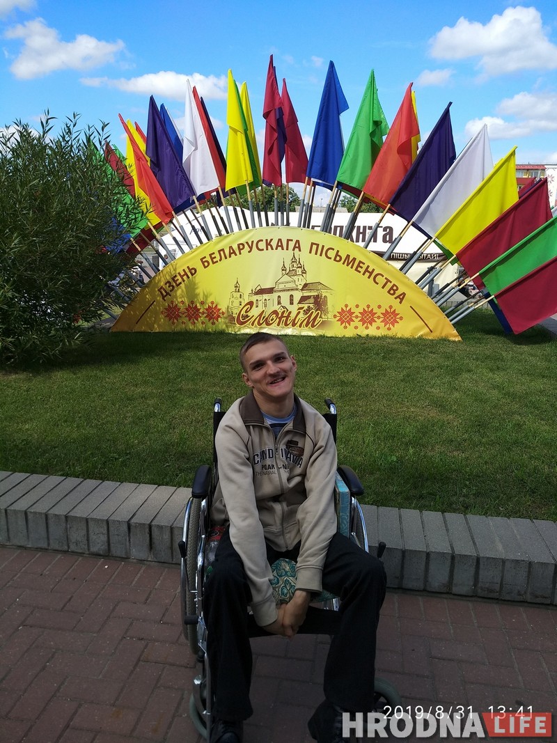 Написал 5 книг и завел 1000 друзей. История Максима, который провел в изоляции 25 лет