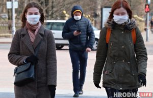 ФОТА: На вуліцах Гродна з'явілася шмат людзей у масках ФОТА: На вуліцах Гродна з'явілася шмат людзей у масках