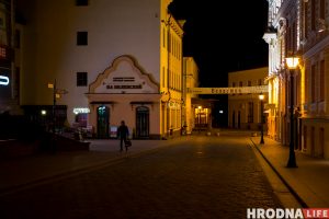 Фотафакт: Па Гродне шпацыраваў мужчына ў ахоўным касцюме
