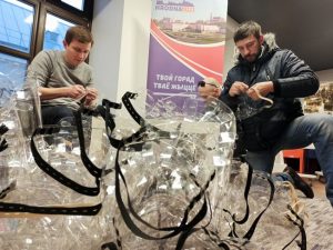 Галоўны лекар кажа дзяржСМІ, што абарона для медыкаў ёсць. Шараговыя супрацоўнікі паведамляюць пра недахоп