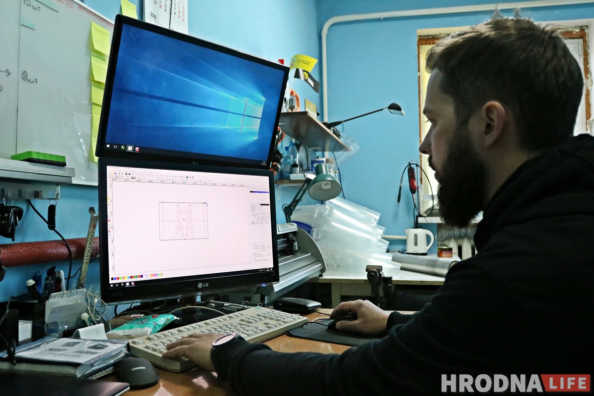 "Урачы на перадавой, нам трэба іх абараніць". Як гродзенцы робяць для медыкаў ахоўныя экраны "Урачы на перадавой, нам трэба іх абараніць". Як гродзенцы робяць для медыкаў ахоўныя экраны